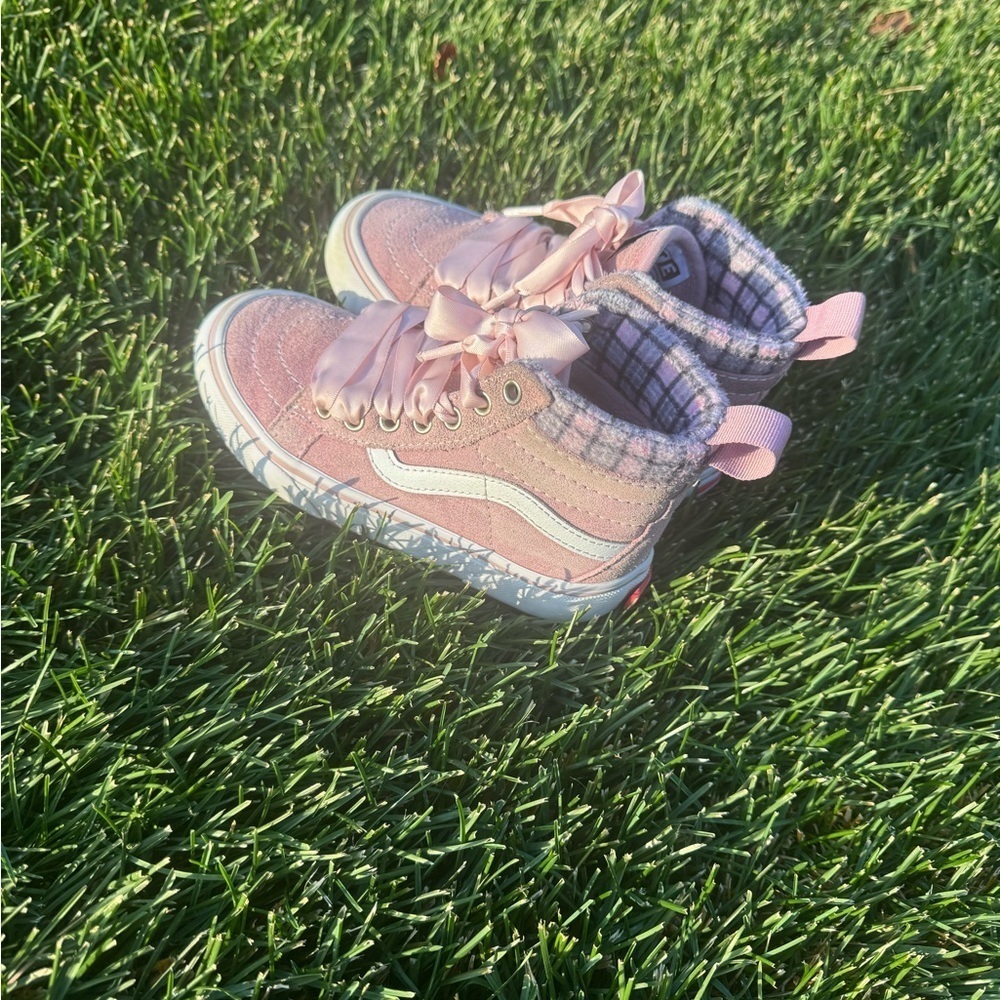 Girls Pink MTE Vans size 12